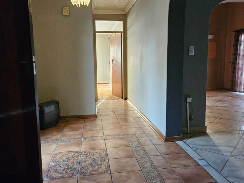 Spacious Family Living with Income Potential in Ben Fleur! - Photo 7