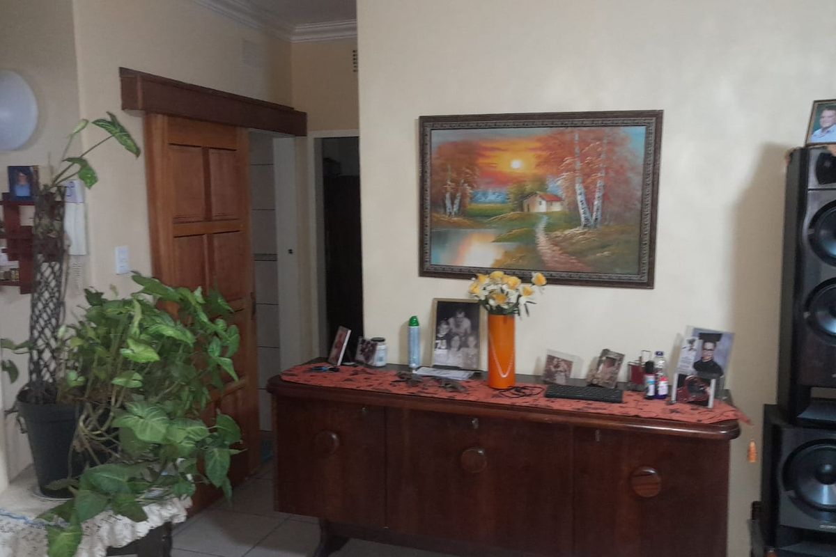 Newly Renovated Apartment – Ground Floor  - Photo 4