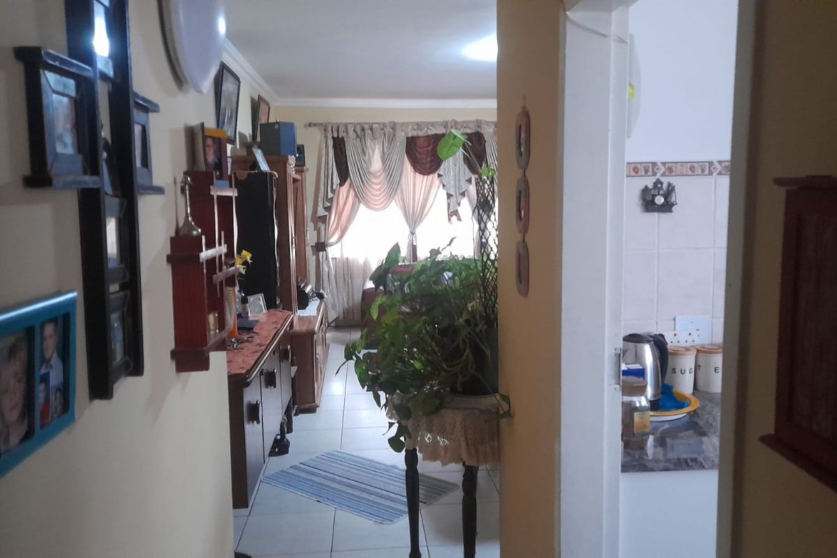 Newly Renovated Apartment – Ground Floor  - Photo 2