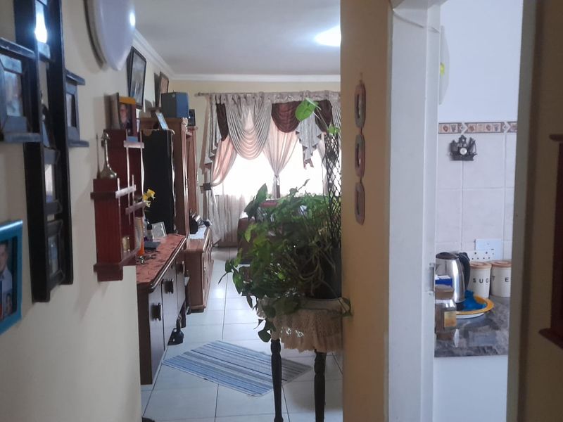 Newly Renovated Apartment – Ground Floor  - Photo 2