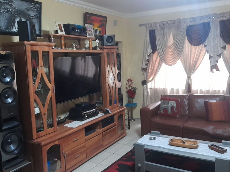 Newly Renovated Apartment – Ground Floor  - Photo 7