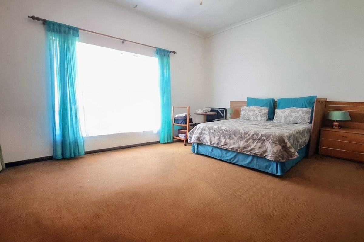 Waterfront Facebrick Family Home in Prime Location - Photo 5