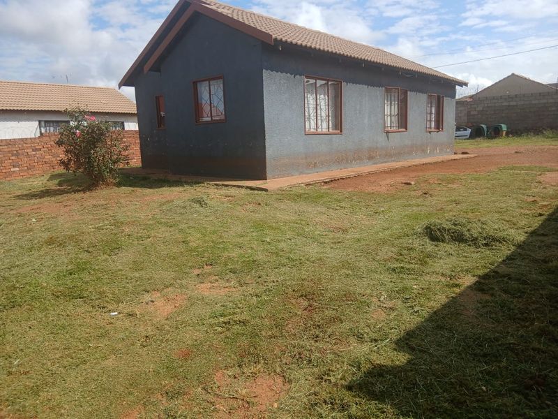 3 Bedroom House For Sale in Lenasia South - Photo 3