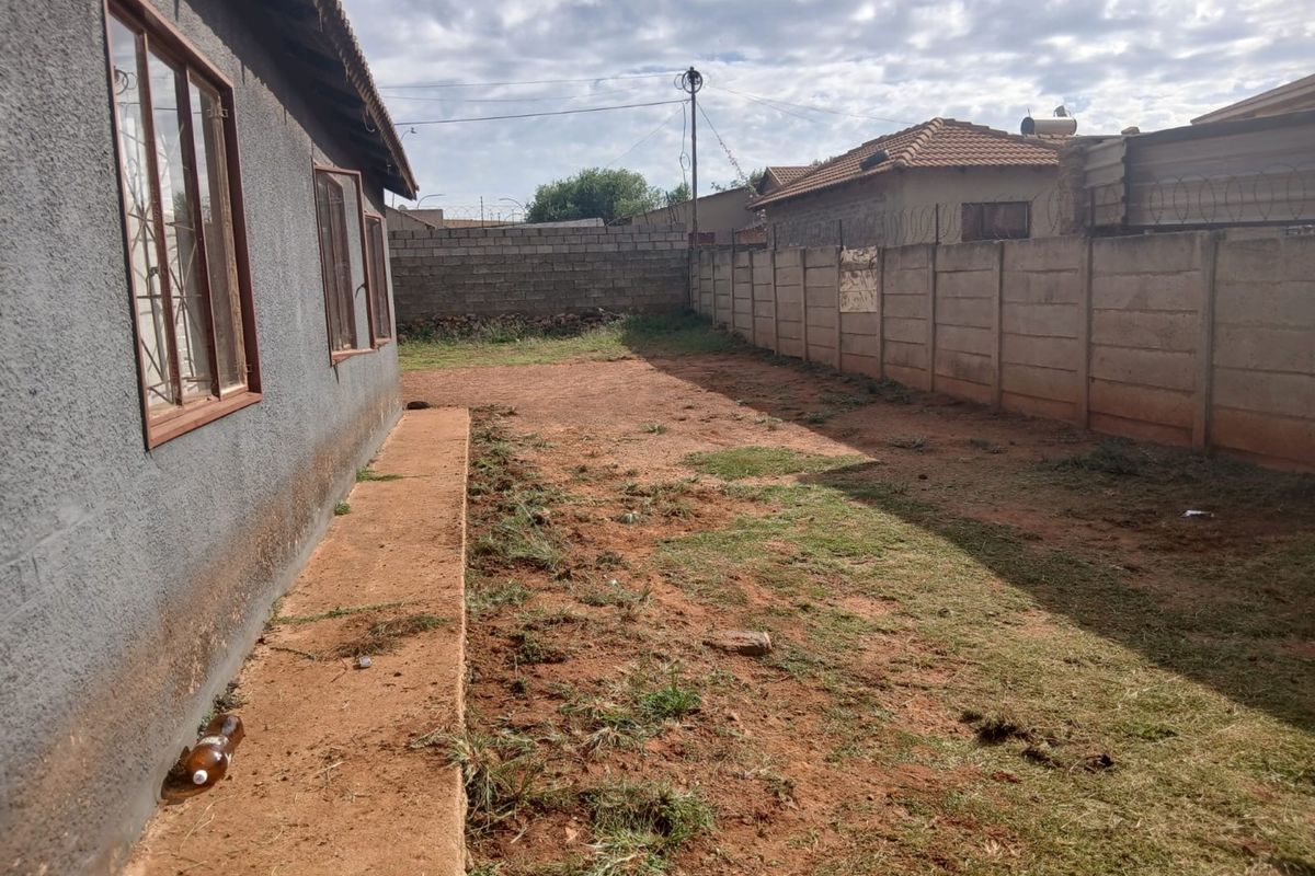 3 Bedroom House For Sale in Lenasia South - Photo 4