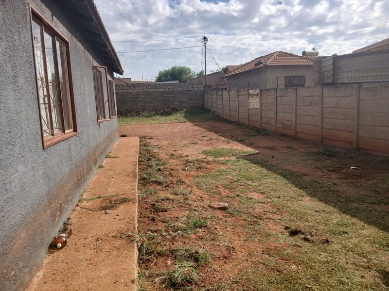 3 Bedroom House For Sale in Lenasia South - Photo 4