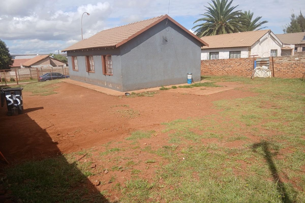 3 Bedroom House For Sale in Lenasia South - Photo 5