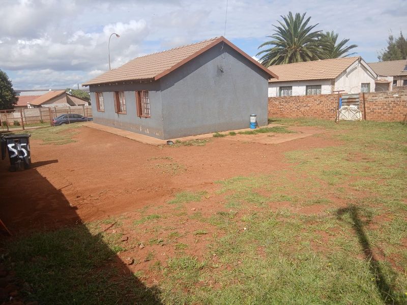 3 Bedroom House For Sale in Lenasia South - Photo 5