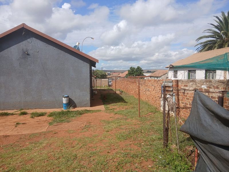 3 Bedroom House For Sale in Lenasia South - Photo 7