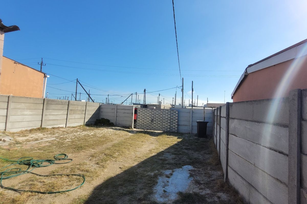 1 Bedroom House in Khayelitsha - Photo 3