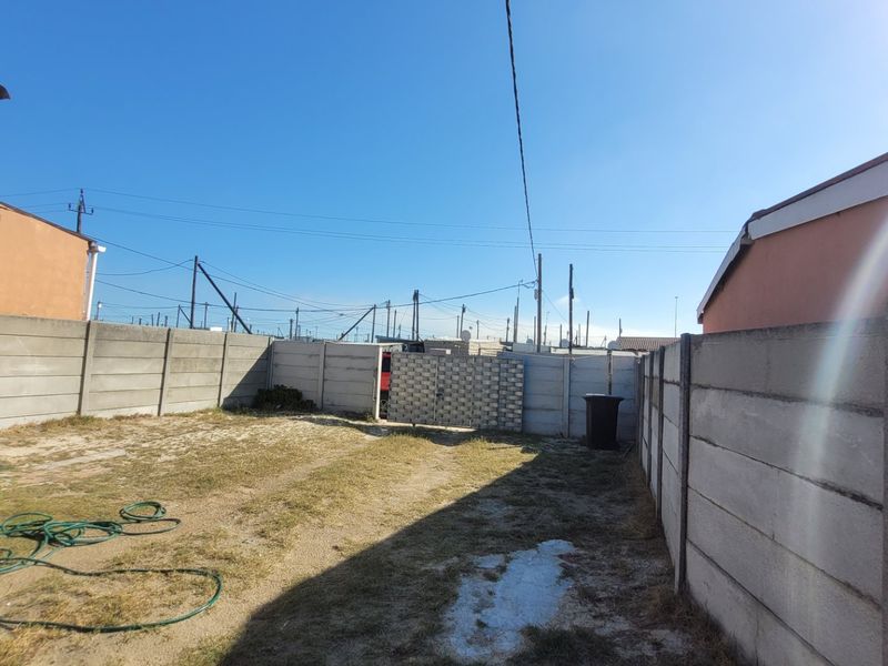 1 Bedroom House in Khayelitsha - Photo 3