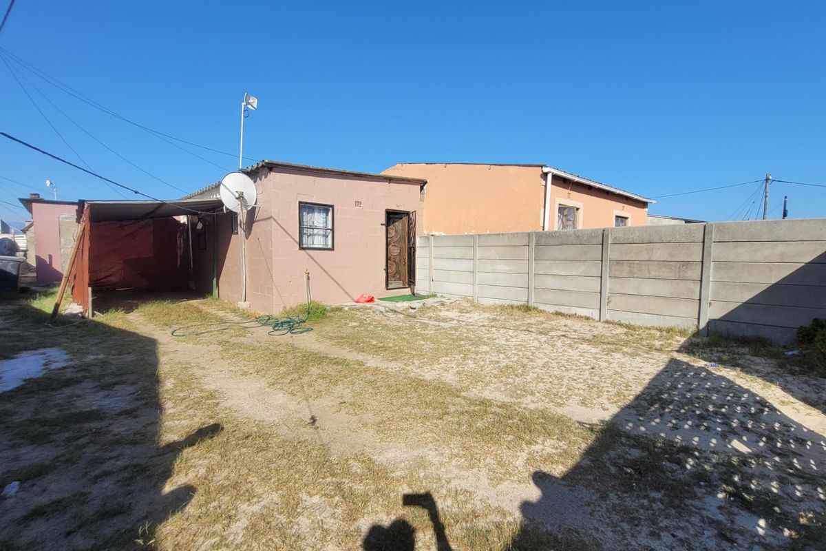 1 Bedroom House in Khayelitsha - Photo 2