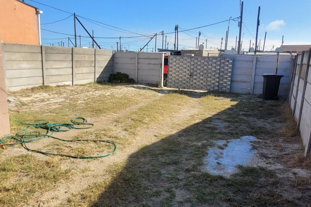 1 Bedroom House in Khayelitsha - Photo 5