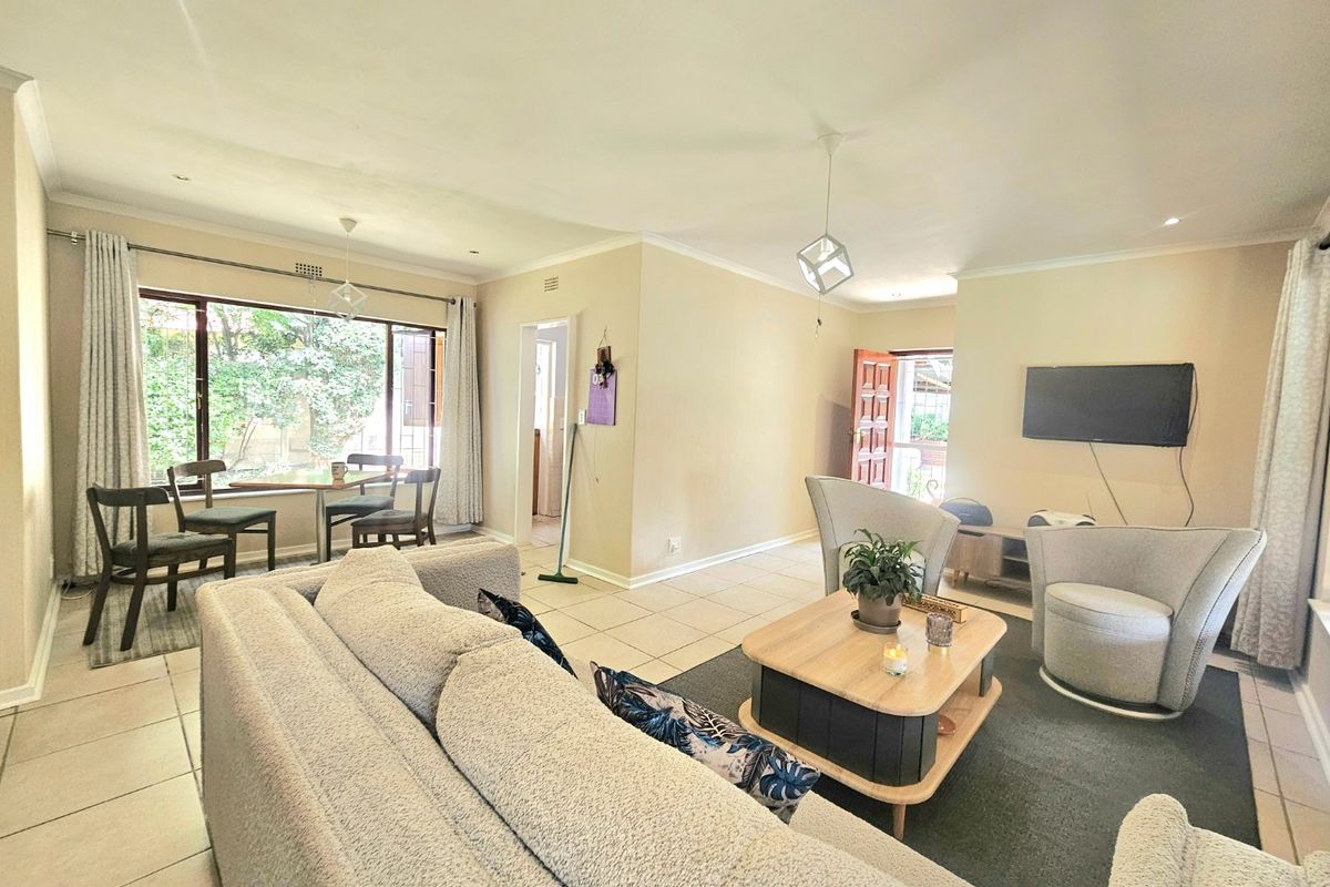 3-Bed Family Home + Modern Cottage & Jacuzzi - Photo 5