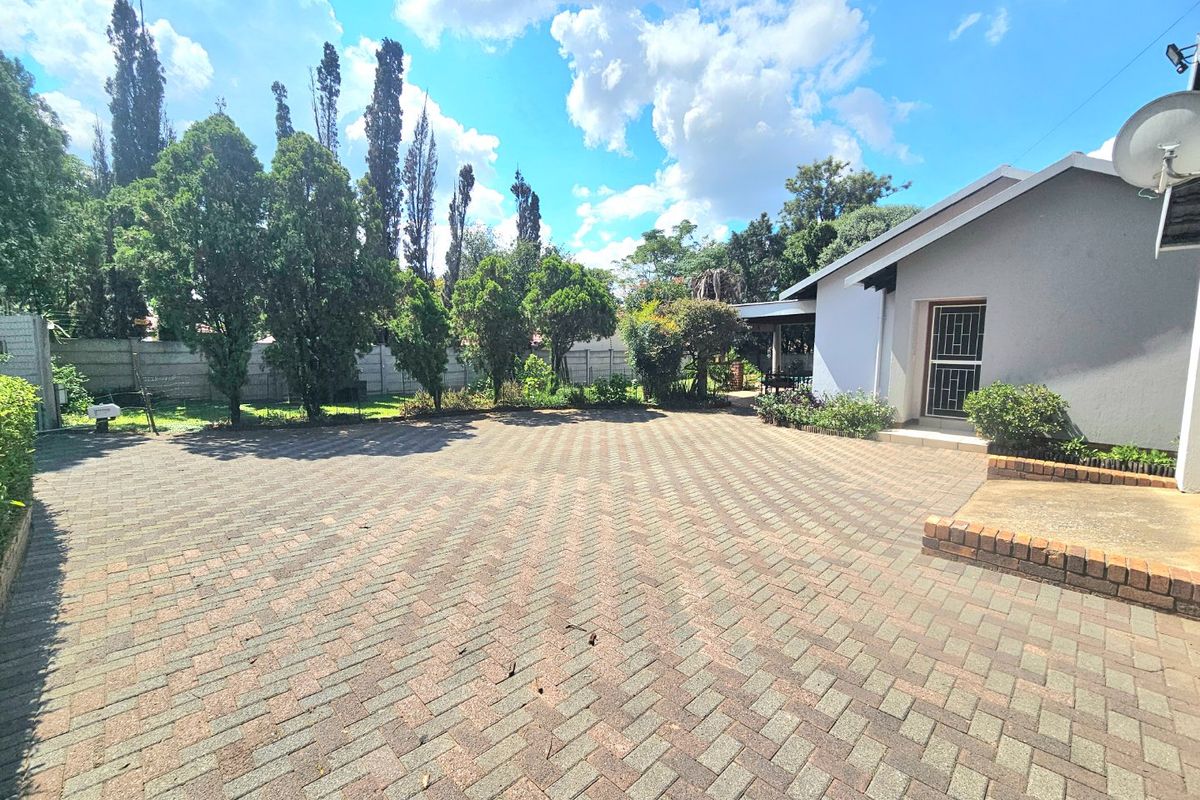 3-Bed Family Home + Modern Cottage & Jacuzzi - Photo 2