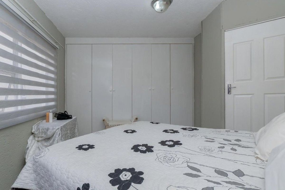 1 Bedroom  Apartment For Sale in Bedfordview - Photo 4