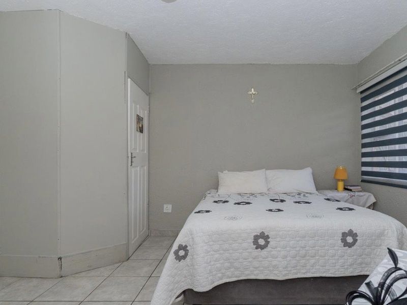 1 Bedroom  Apartment For Sale in Bedfordview - Photo 5
