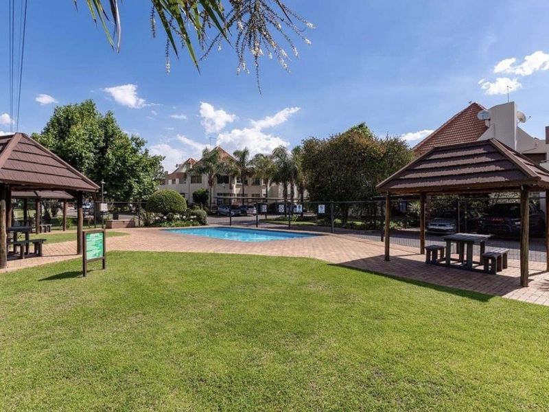 1 Bedroom  Apartment For Sale in Bedfordview - Photo 9