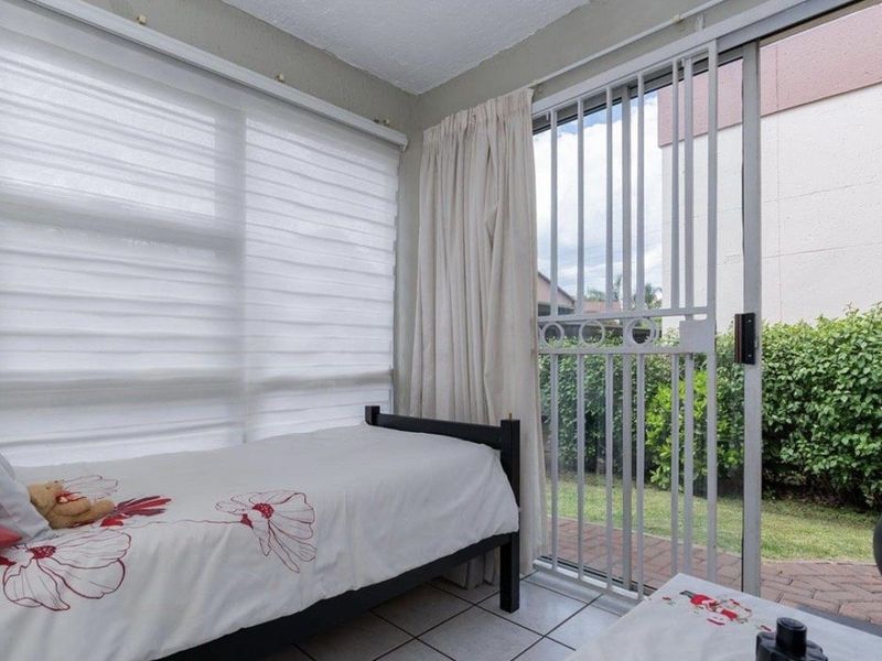 1 Bedroom  Apartment For Sale in Bedfordview - Photo 6