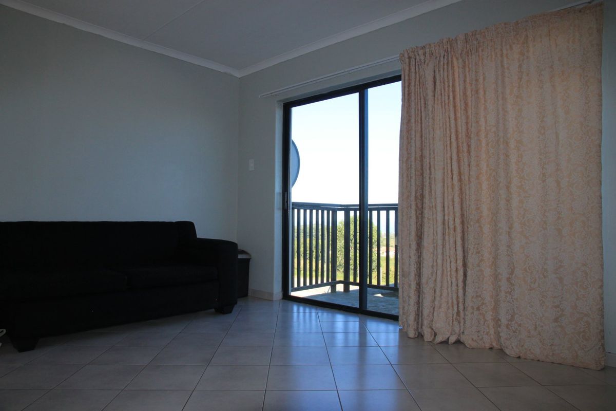 Stunning Top-Floor 2-Bedroom Apartment with Breathtaking Ocean Views in Umlele Heights, Kidds Beach Available to Purchase. - Photo 4
