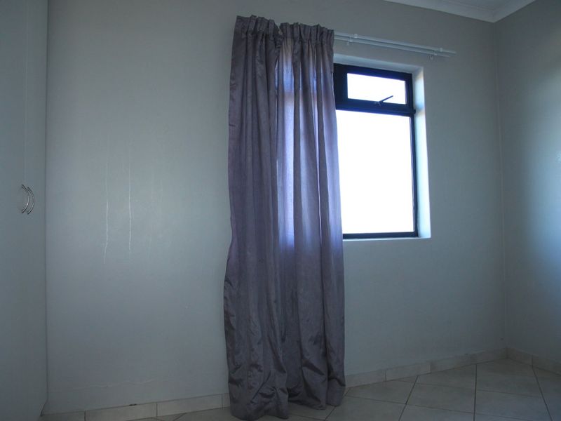Sea-View City Flat in Kidds Beach - Photo 5