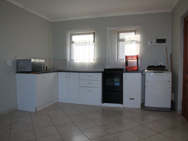 Sea-View City Flat in Kidds Beach - Photo 2