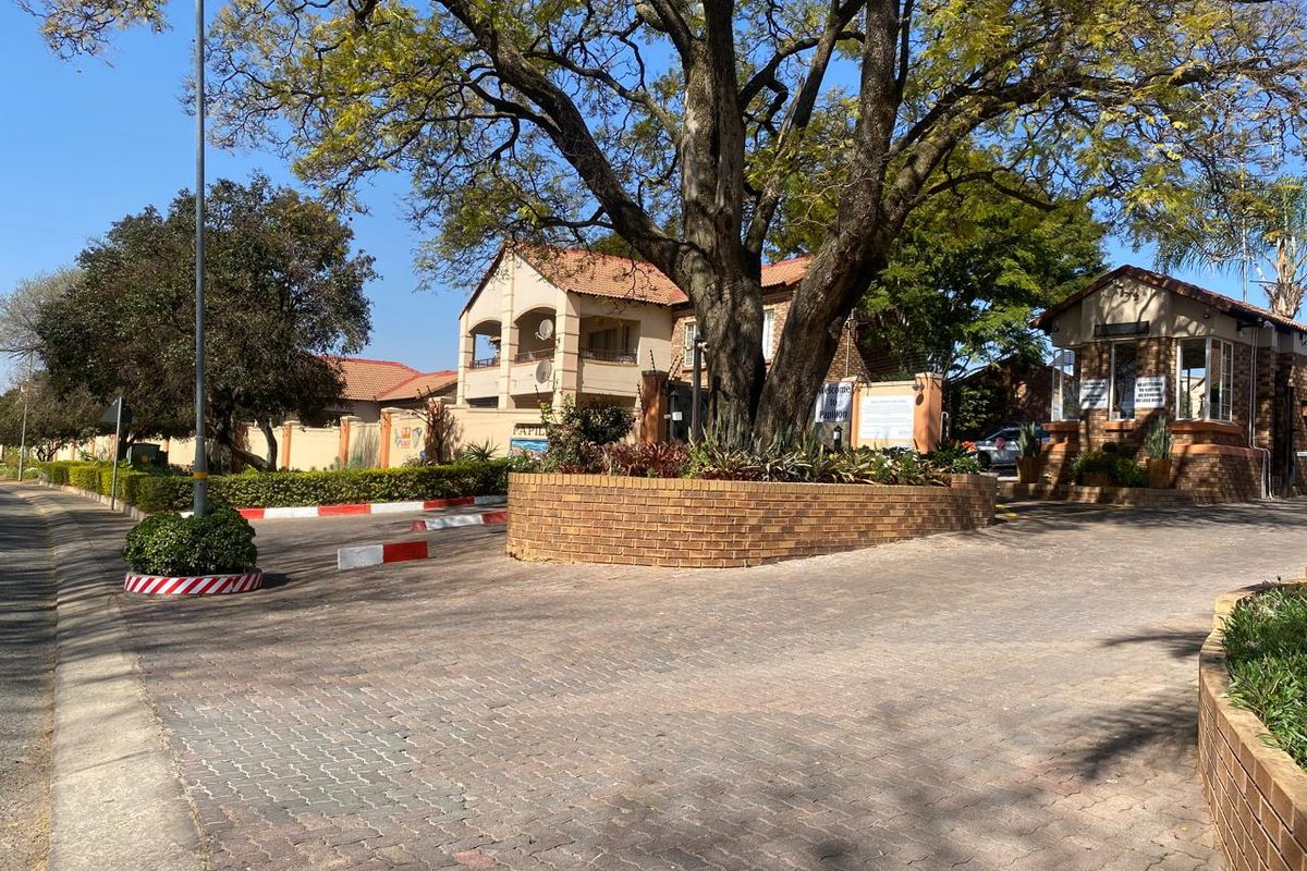 2 BEDRROOMS 1 FULL BATHROOM APARTMENT AVAILABLE FOR SALE IN EQUESTRIA - Photo 2