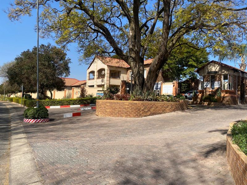 2 BEDRROOMS 1 FULL BATHROOM APARTMENT AVAILABLE FOR SALE IN EQUESTRIA - Photo 2