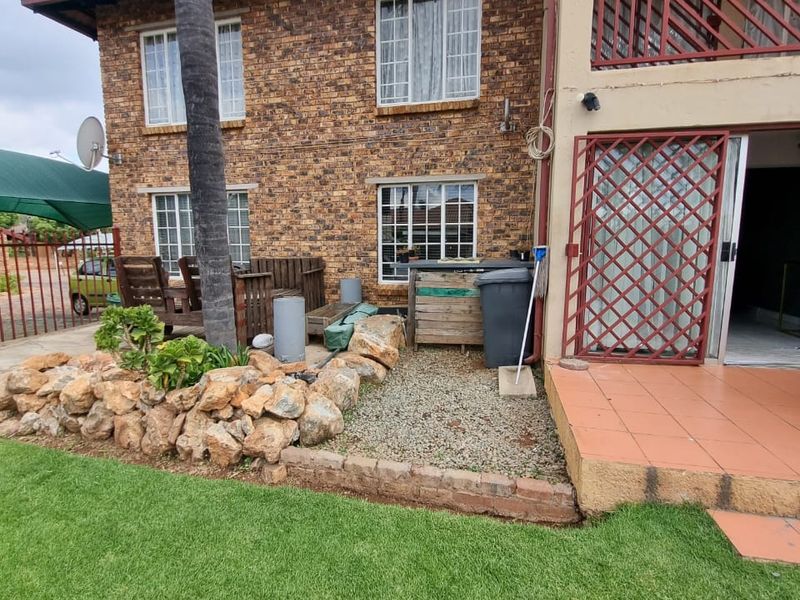 SPACIOUS 2 BEDROOMS 2 BATHROOMS APARMENT FOR SALE IN MORELETA PARK - Photo 3