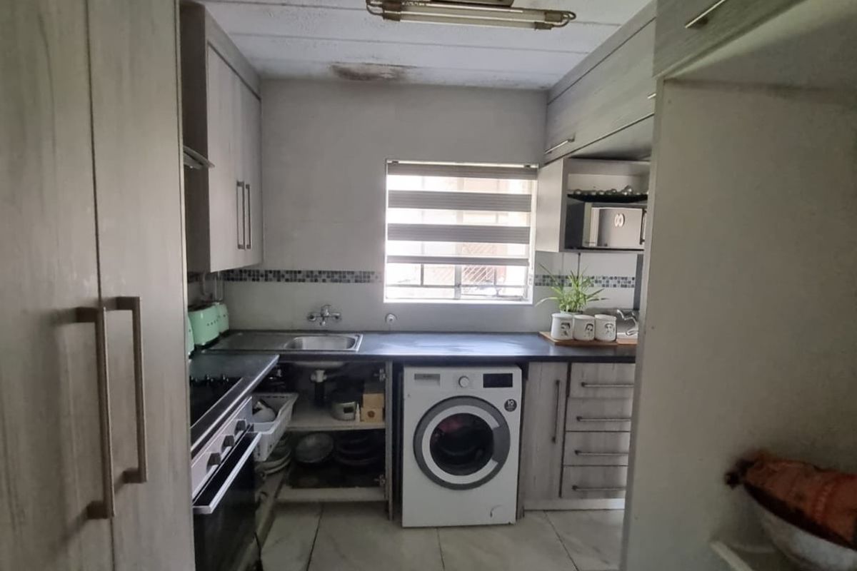 SPACIOUS 2 BEDROOMS 2 BATHROOMS APARMENT FOR SALE IN MORELETA PARK - Photo 5