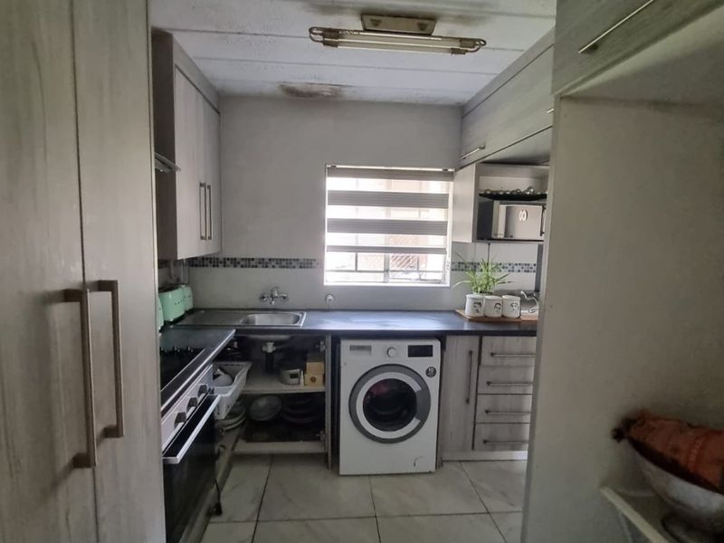 SPACIOUS 2 BEDROOMS 2 BATHROOMS APARMENT FOR SALE IN MORELETA PARK - Photo 5