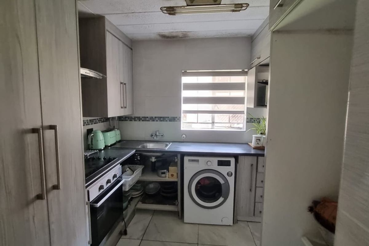 SPACIOUS 2 BEDROOMS 2 BATHROOMS APARMENT FOR SALE IN MORELETA PARK - Photo 4