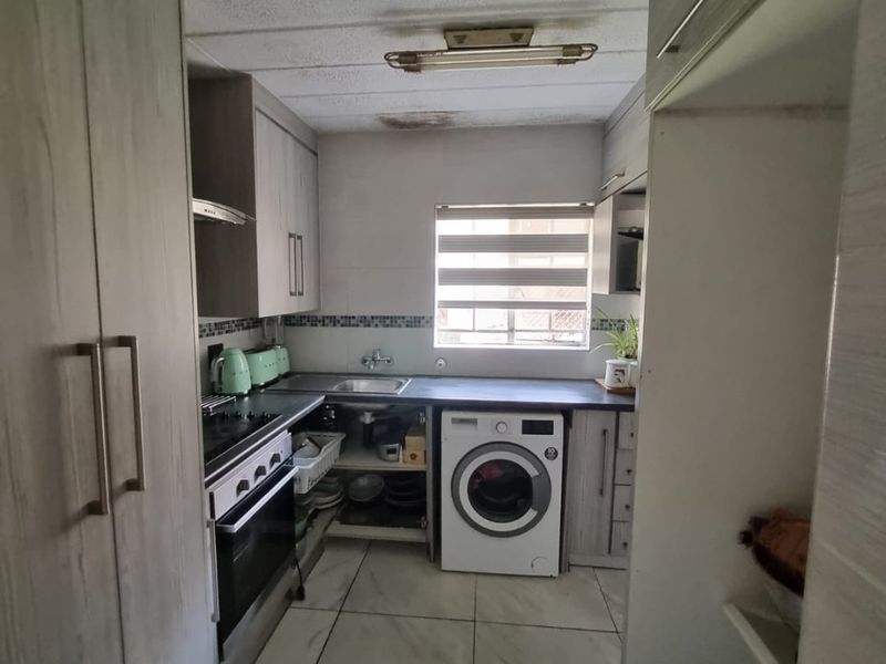 SPACIOUS 2 BEDROOMS 2 BATHROOMS APARMENT FOR SALE IN MORELETA PARK - Photo 4