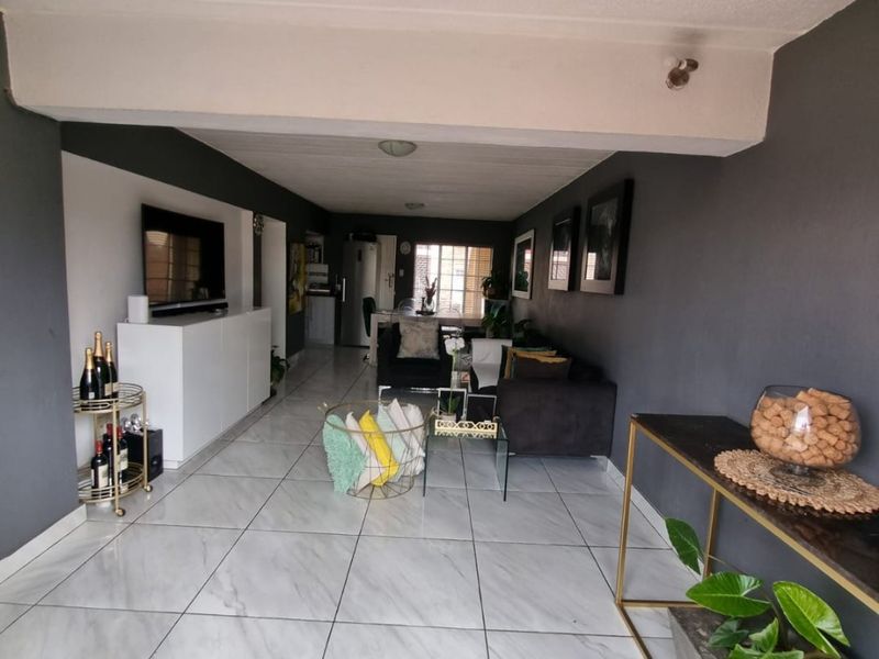 SPACIOUS 2 BEDROOMS 2 BATHROOMS APARMENT FOR SALE IN MORELETA PARK - Photo 10