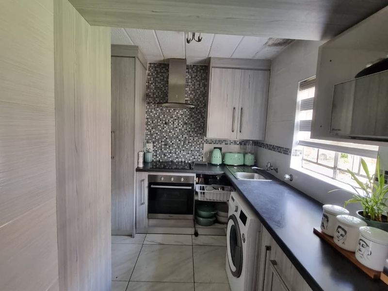 SPACIOUS 2 BEDROOMS 2 BATHROOMS APARMENT FOR SALE IN MORELETA PARK - Photo 6