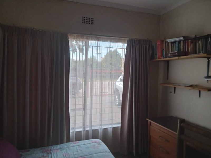 A lovely four bedroom, corner house for sale in Thaba Nchu Selosesha Unit  - Photo 9