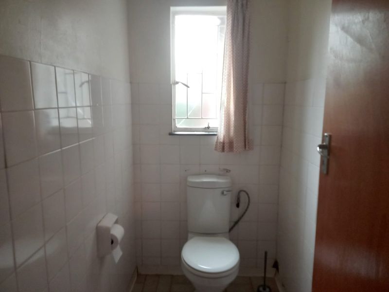 A lovely four bedroom, corner house for sale in Thaba Nchu Selosesha Unit  - Photo 6