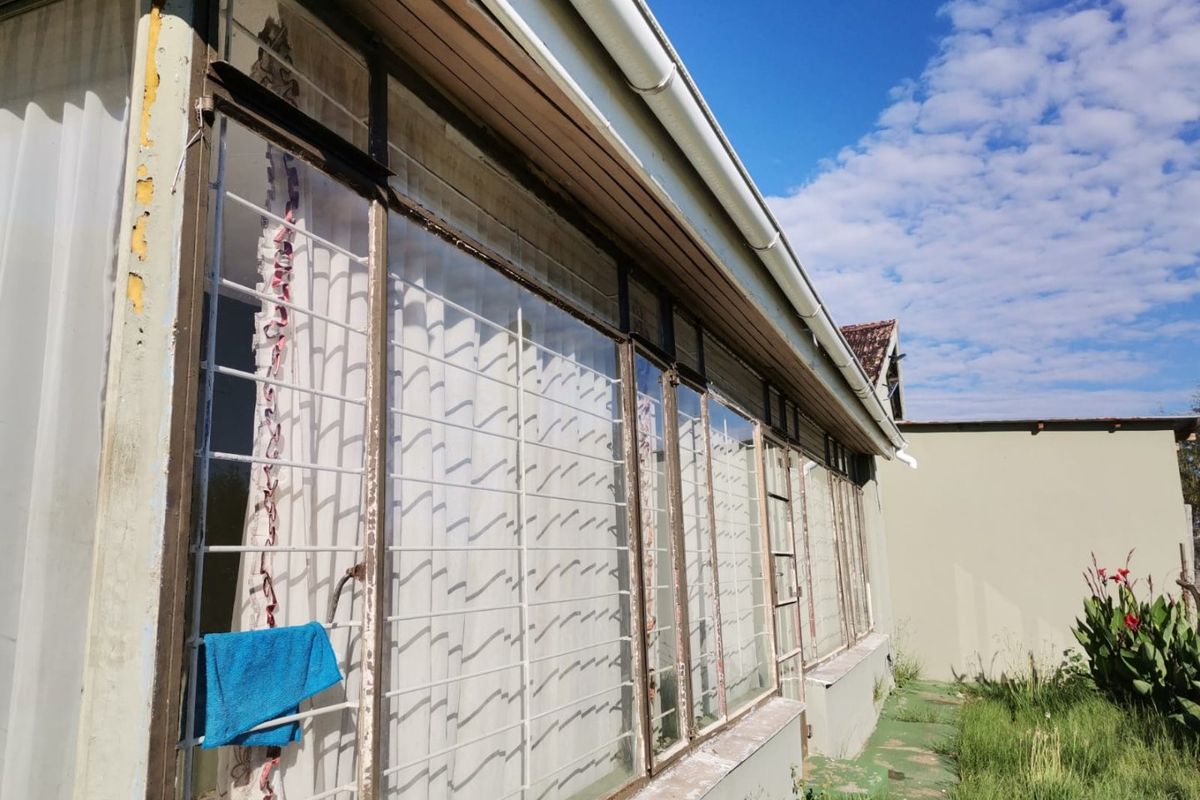 Spacious 4-Bedroom House for Sale  on a A Small holdin ,in Lakeview - Photo 2