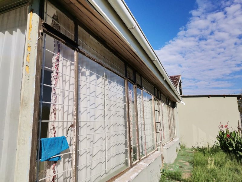 Spacious 4-Bedroom House for Sale  on a A Small holdin ,in Lakeview - Photo 2