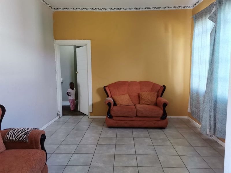 Spacious 4-Bedroom House for Sale  on a A Small holdin ,in Lakeview - Photo 10