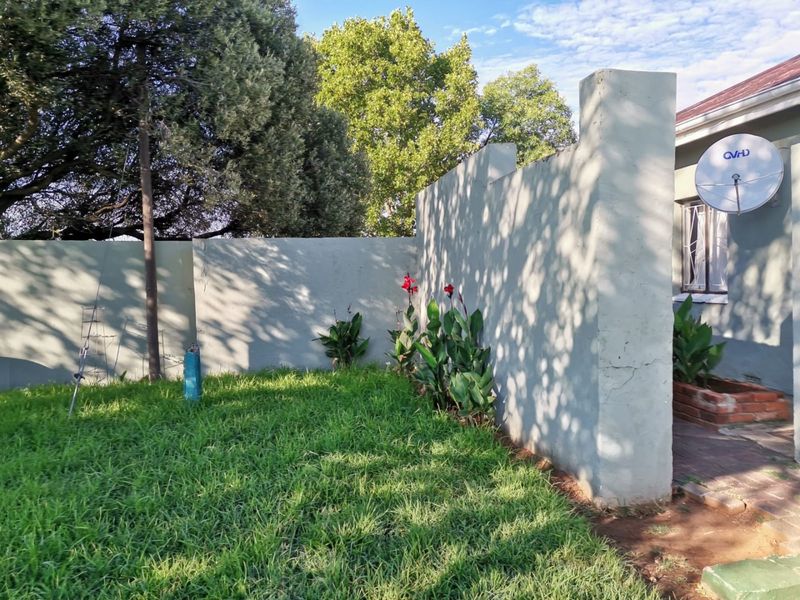 Spacious 4-Bedroom House for Sale  on a A Small holdin ,in Lakeview - Photo 8