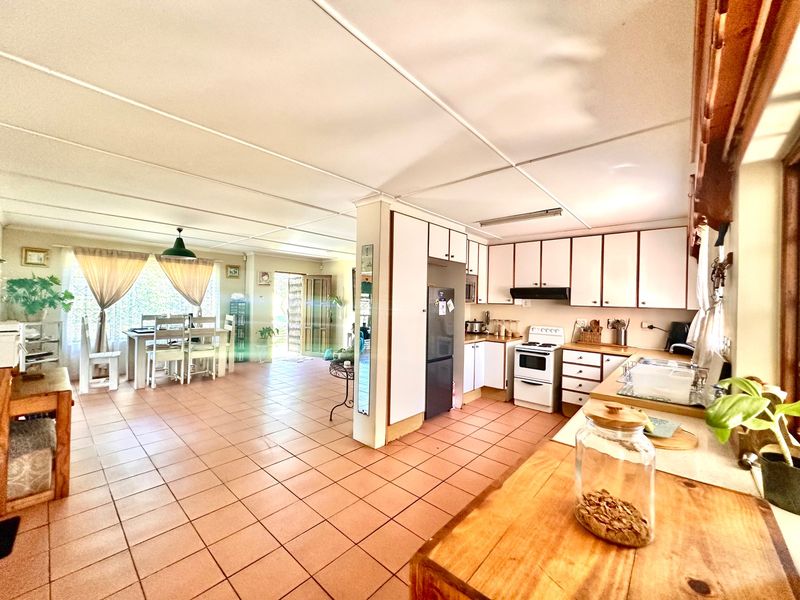 This neat, spacious house close to the beach is for sale - Photo 10