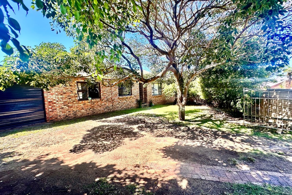 This neat, spacious house close to the beach is for sale - Photo 3