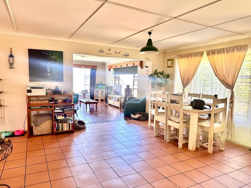 This neat, spacious house close to the beach is for sale - Photo 2