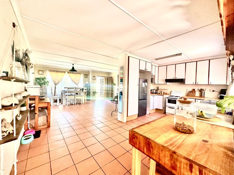 This neat, spacious house close to the beach is for sale - Photo 9