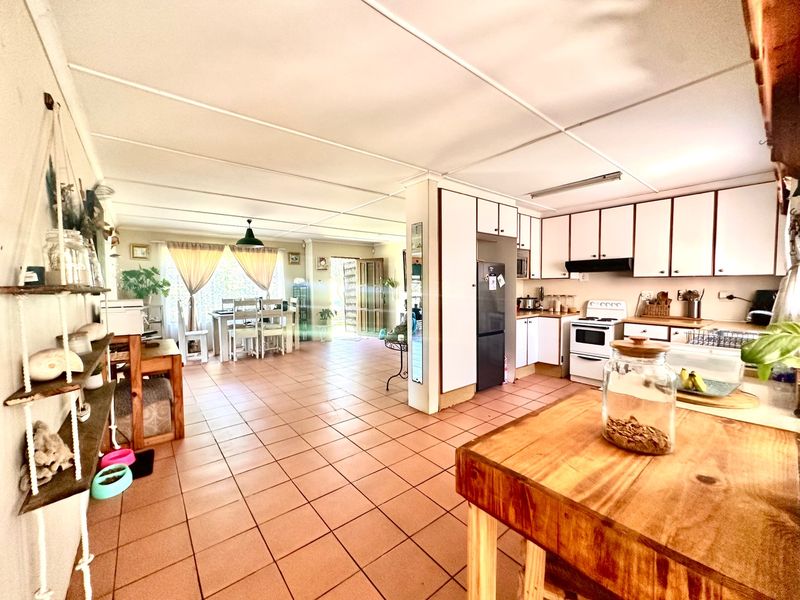This neat, spacious house close to the beach is for sale - Photo 7