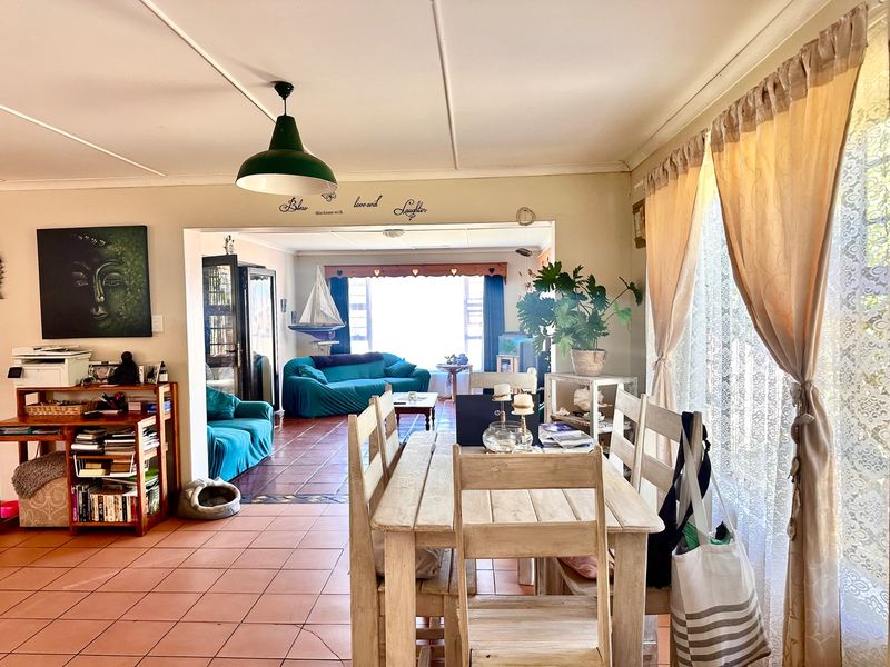 This neat, spacious house close to the beach is for sale - Photo 4