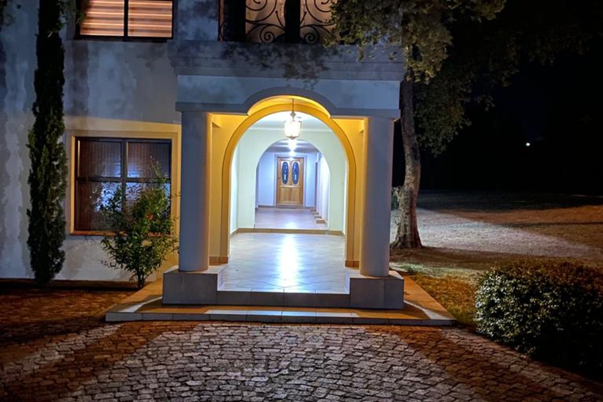 Welcome to a Masterpiece. - Photo 3