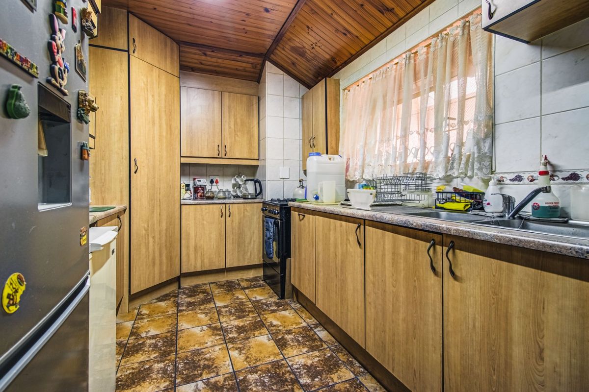 Spacious Family Living Awaits  - Photo 5