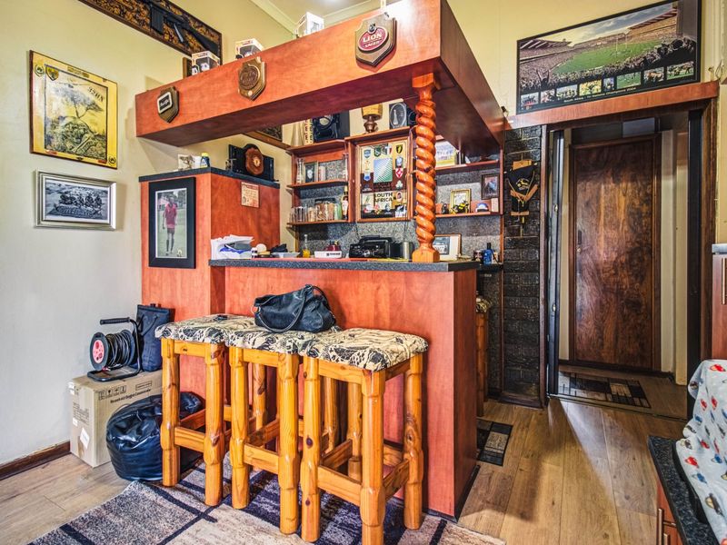 Spacious Family Living Awaits  - Photo 10