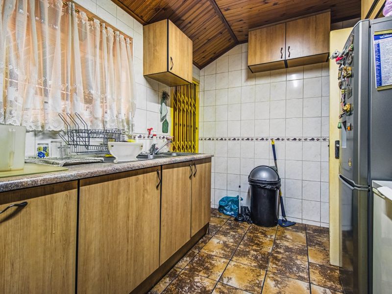 Spacious Family Living Awaits  - Photo 6